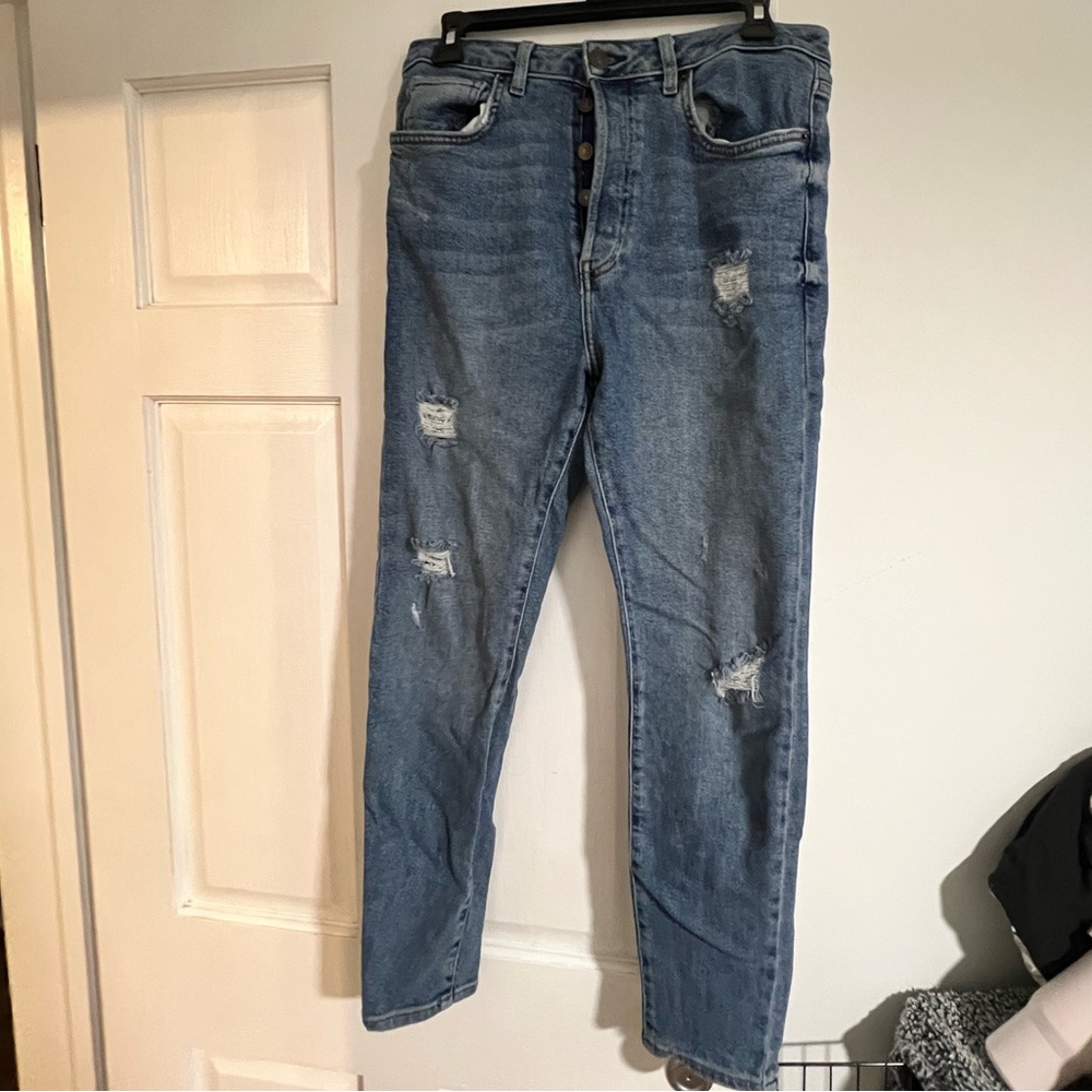 Light wash, distressed Jean size 30
